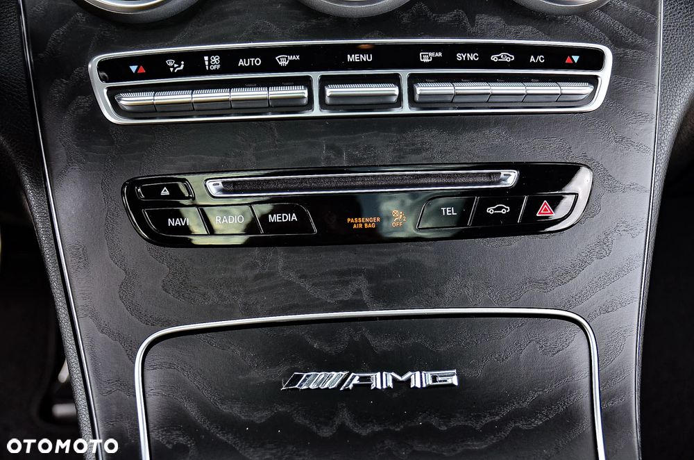 Mercedes-Benz Klasa C 180 7G-TRONIC AMG Line - 32