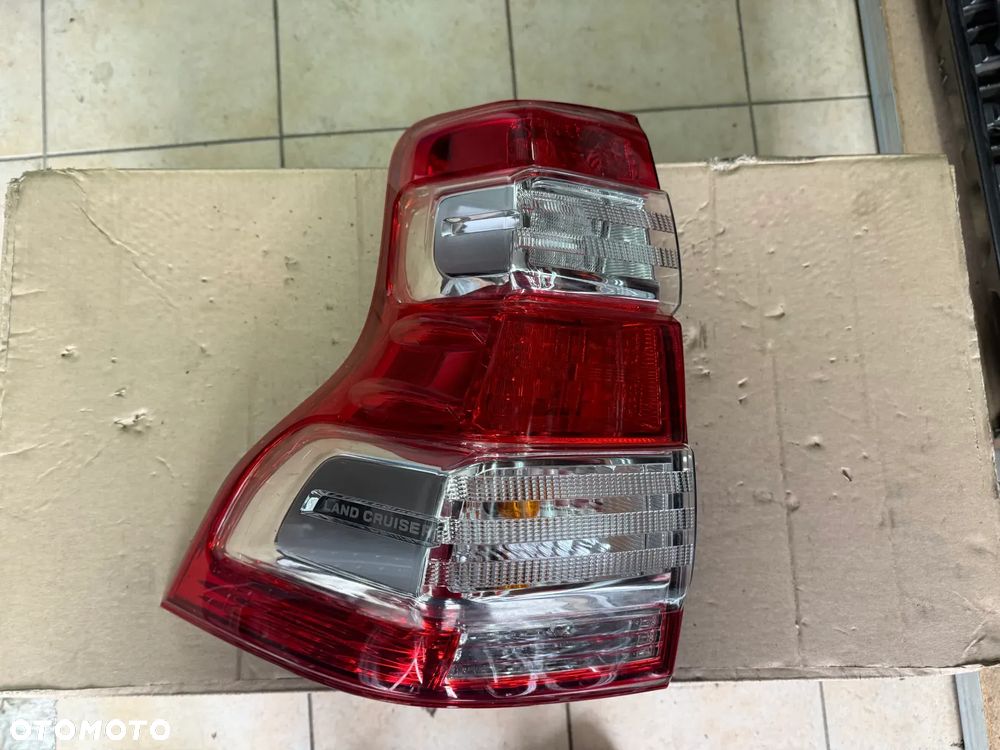 Reflektor / lampa Tylna Toyota Land Cruiser 150 - lewa strona - oryginalna - 1