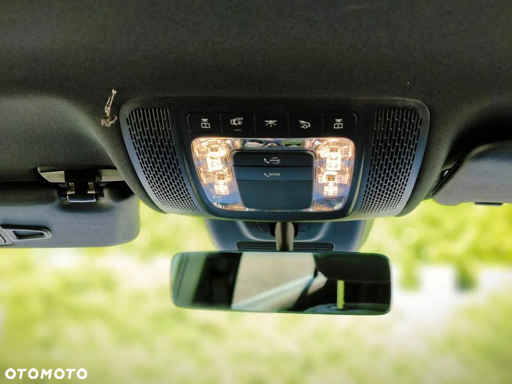 Mercedes-Benz GLA 180 AMG Line - 13