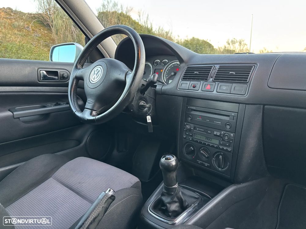 VW Golf 1.9 TDi 25 Anos - 19