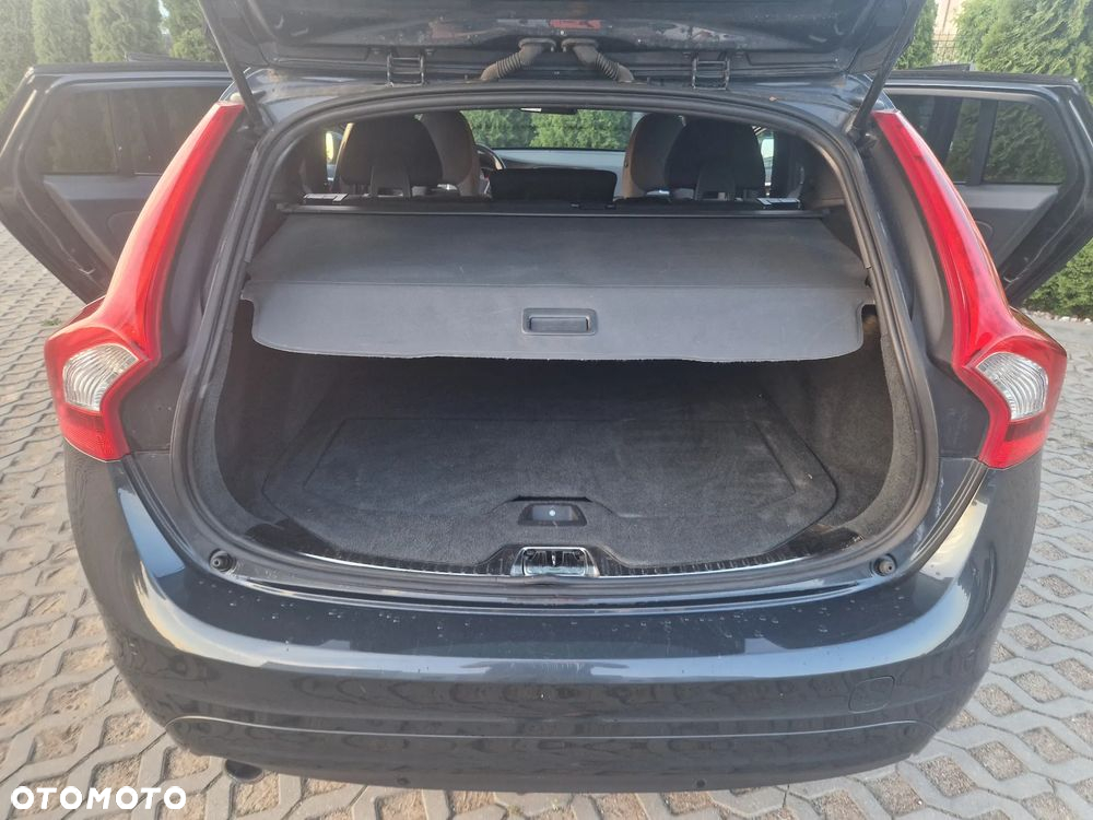 Volvo V60 D3 Momentum - 12
