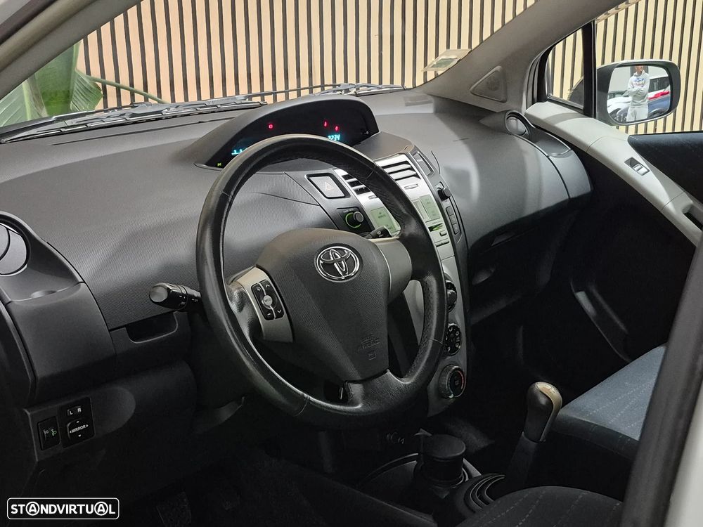 Toyota Yaris 1.0 VVT-i AC - 11