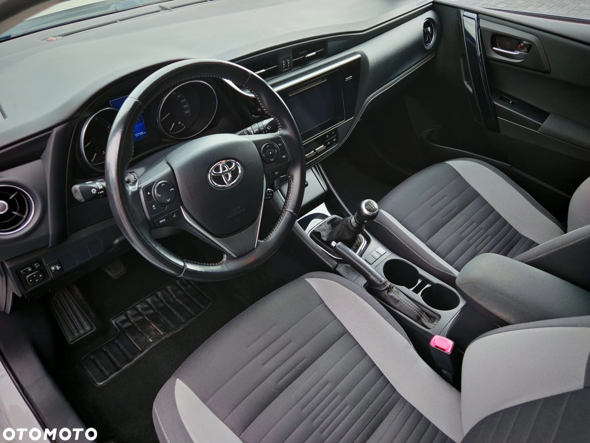 Toyota Auris 1.6 D-4D Premium - 21