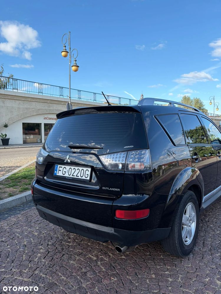 Mitsubishi Outlander 2.4 4WD Intense - 11