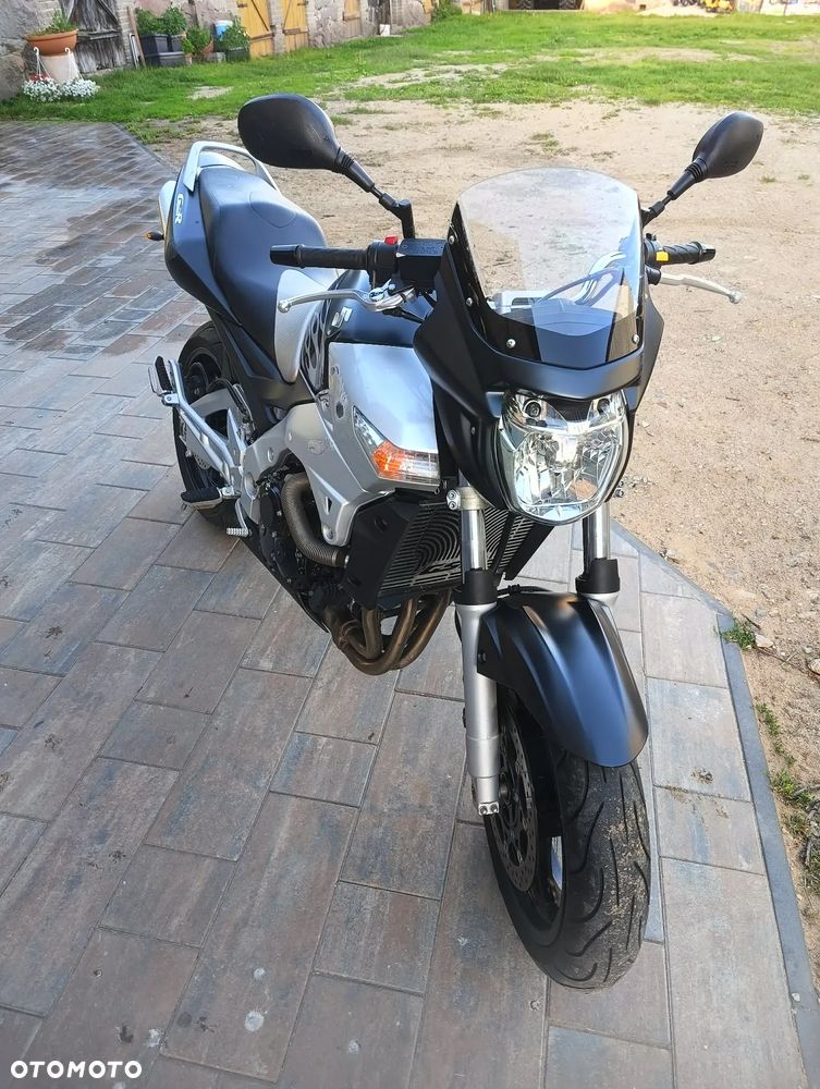 Suzuki GSR - 9