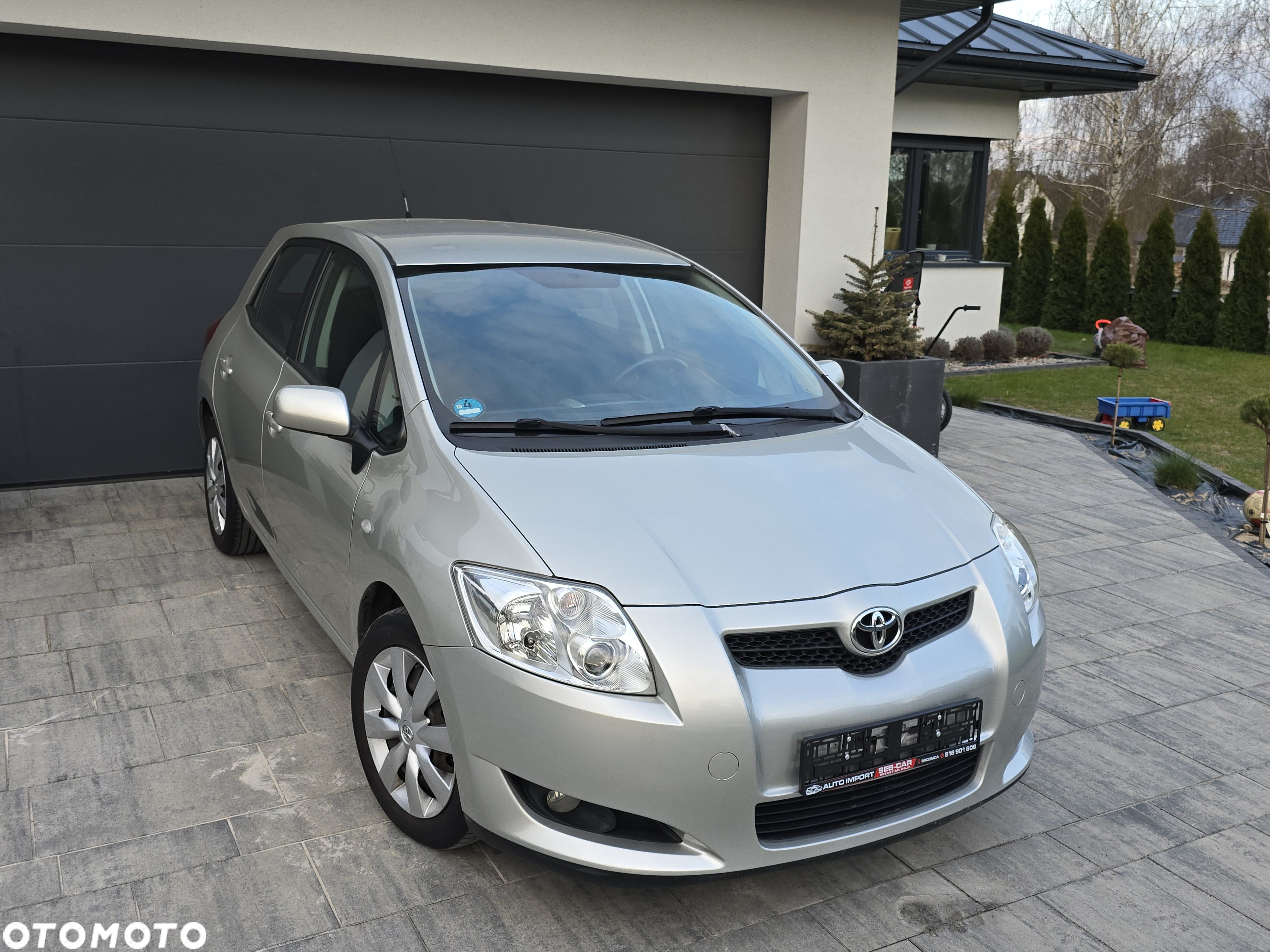 Toyota Auris 1.4 VVT-i Sol - 1