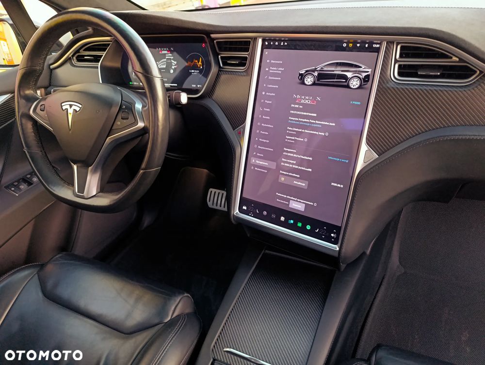 Tesla Model X - 7