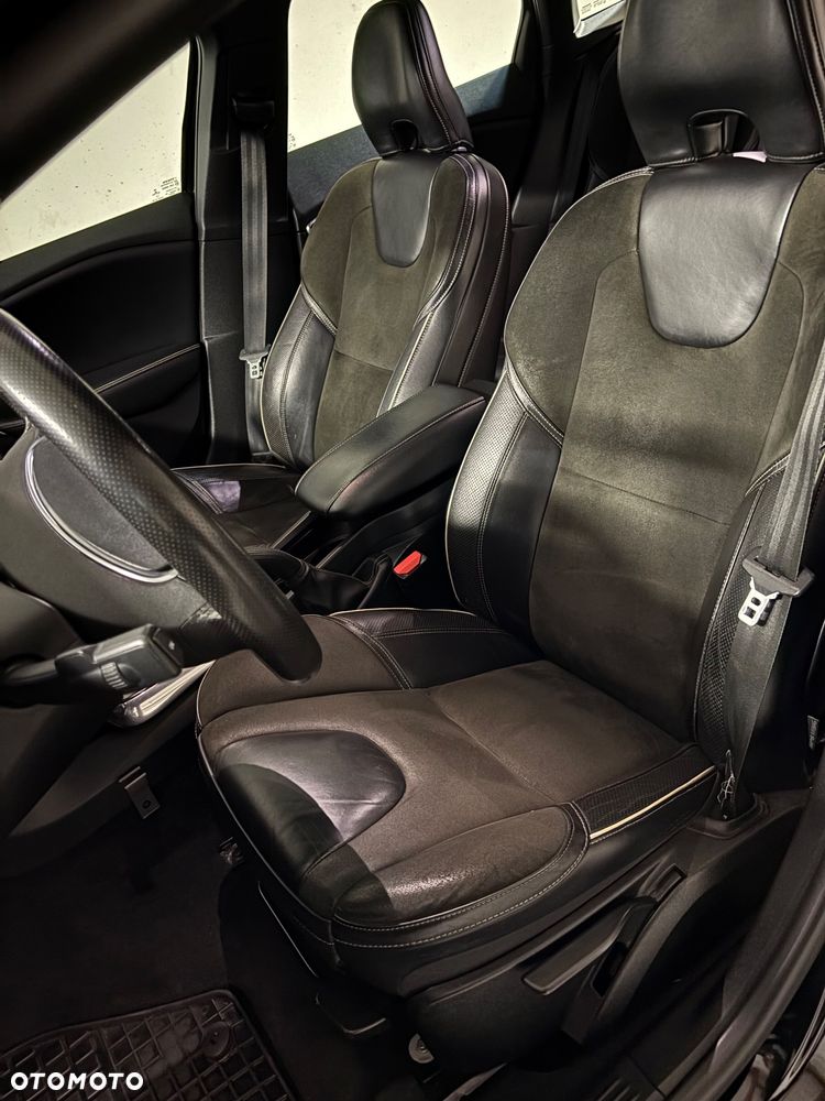 Volvo V40 D2 Drive-E R-Design Momentum - 14