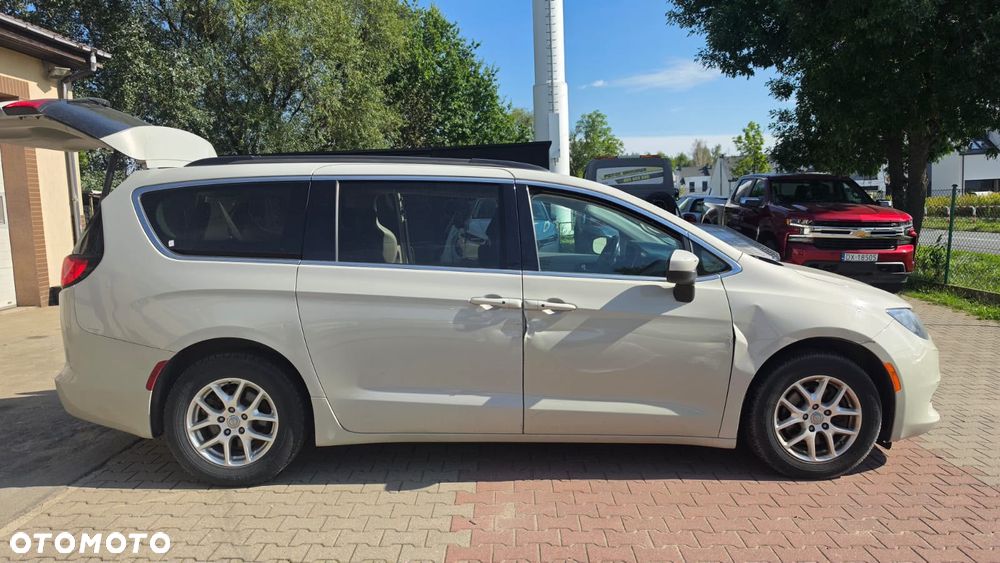 Chrysler Pacifica - 7