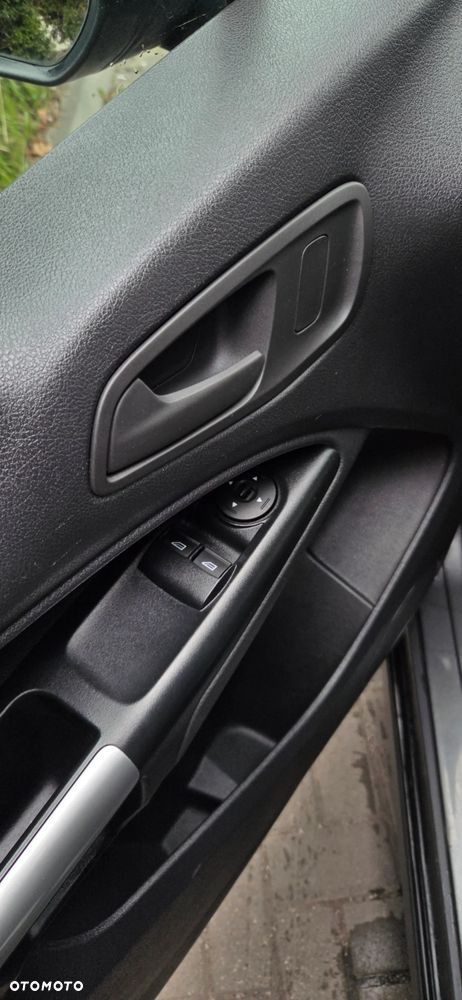 Ford TRANSIT CONNECT - 23