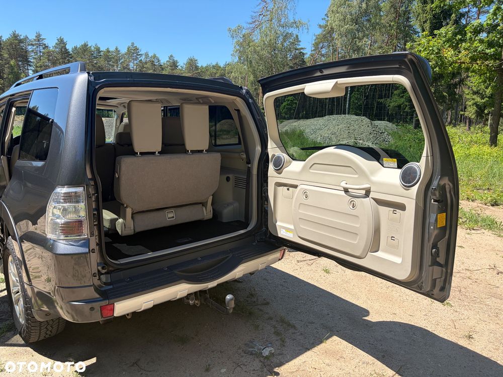 Mitsubishi Pajero - 23