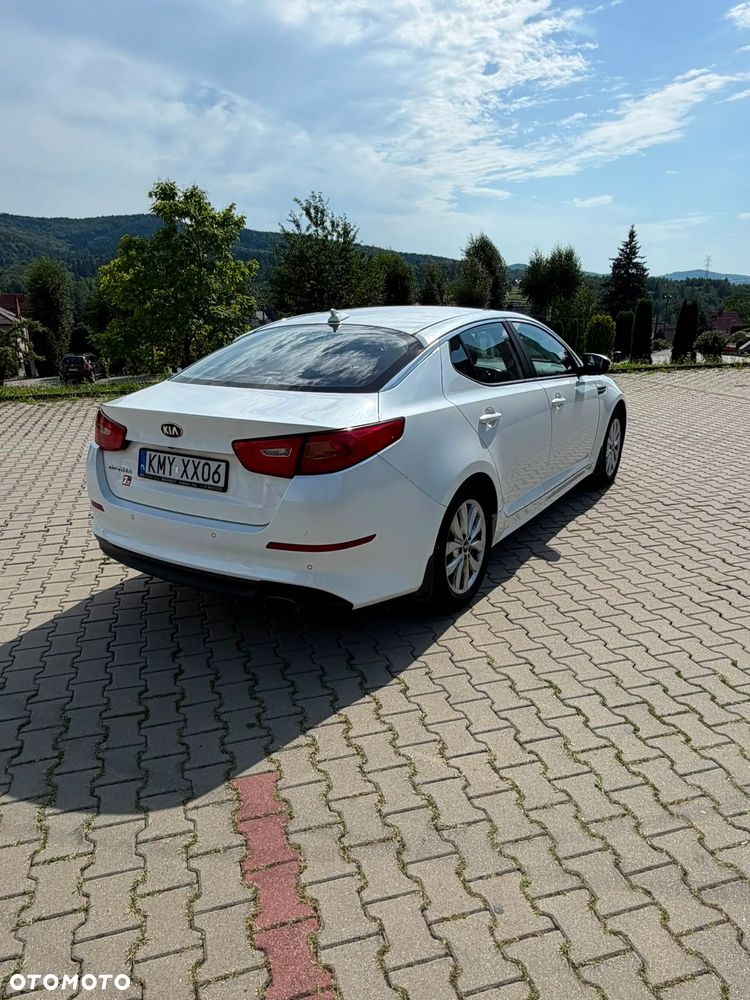 Kia Optima 2.0 L - 12