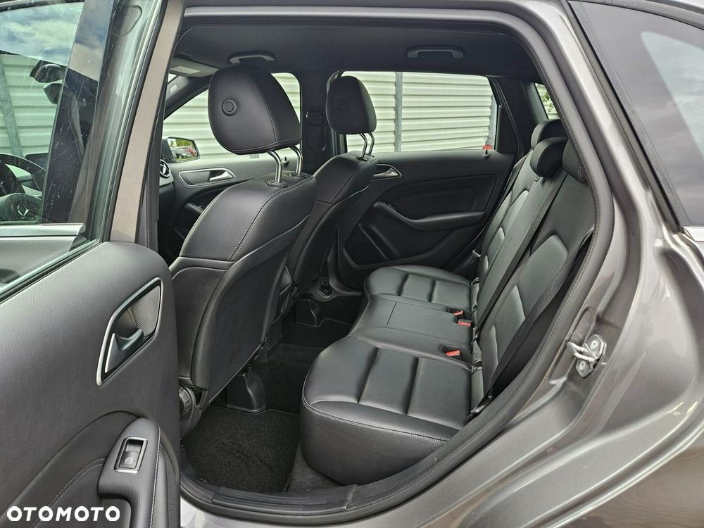 Mercedes-Benz Klasa B 180 7G-DCT Style - 23