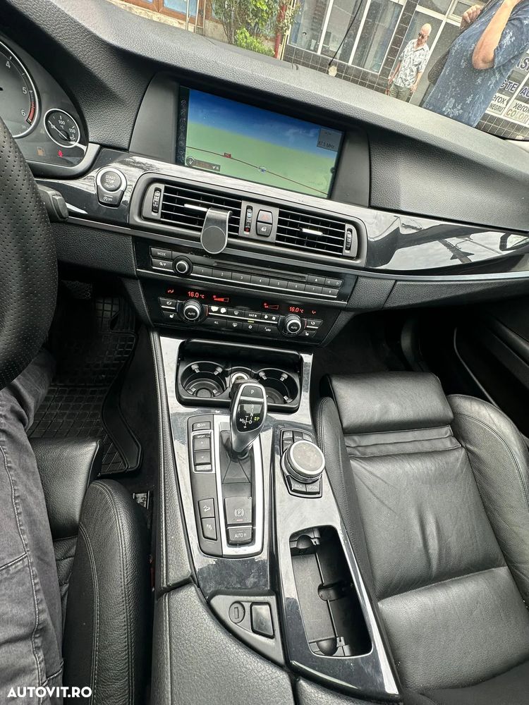BMW Seria 5 525d xDrive - 2