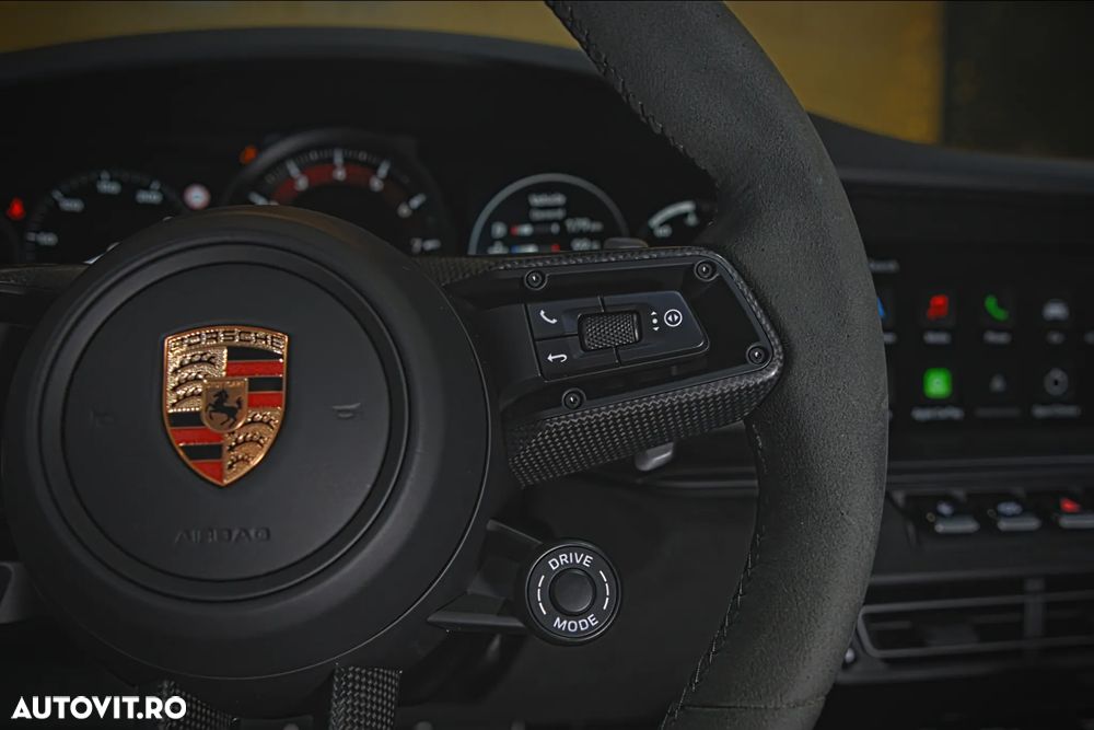 Porsche 911 4 GTS PDK - 19