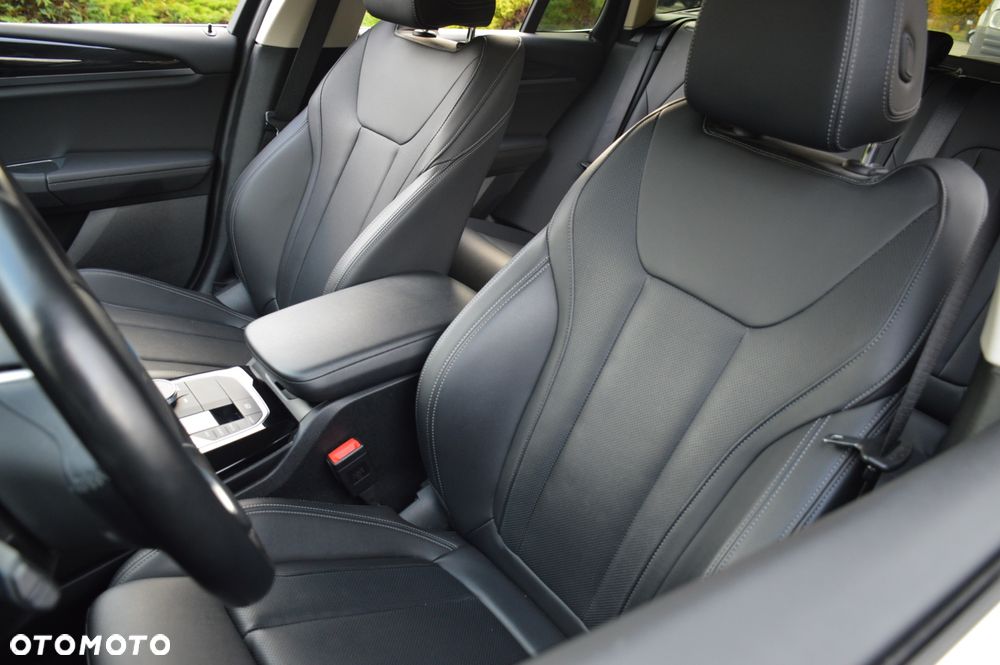 BMW X3 sDrive18d Business Edition sport - 24