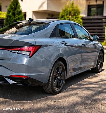 Hyundai Elantra - 3