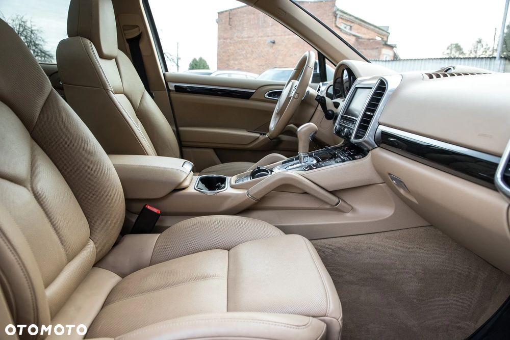 Porsche Cayenne - 13