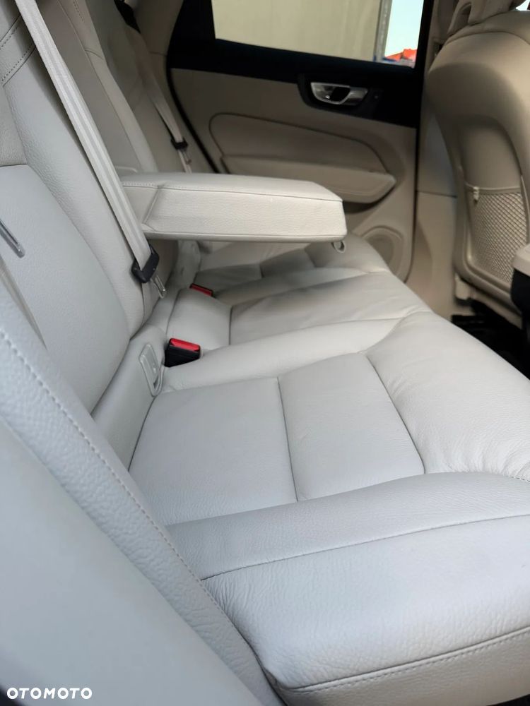 Volvo XC 60 B5 B R-Design - 20