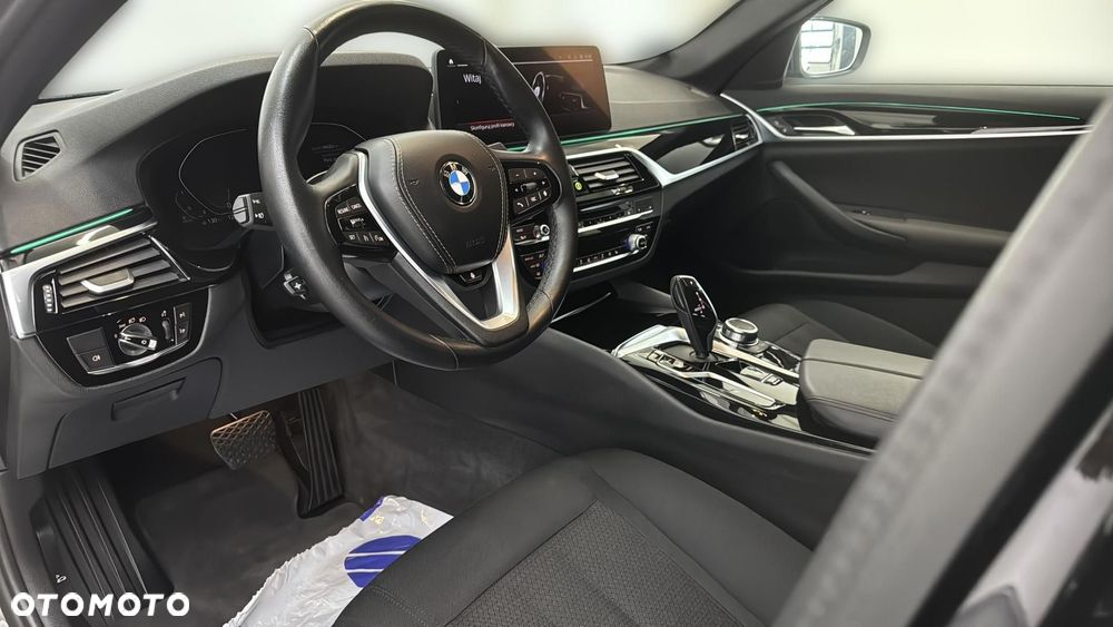 BMW Seria 5 520d xDrive mHEV - 10