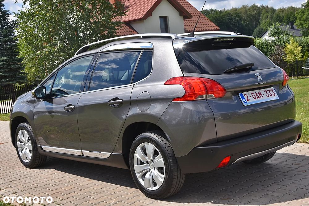 Peugeot 2008 1.2 Pure Tech Allure S&S - 4