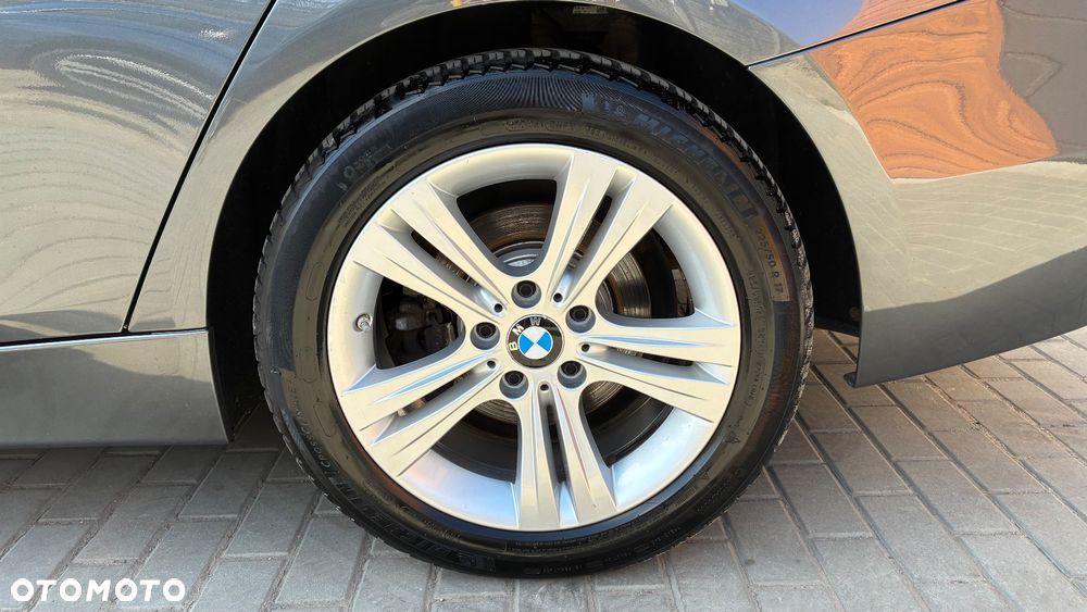 BMW Seria 3 318d Sport Line - 19