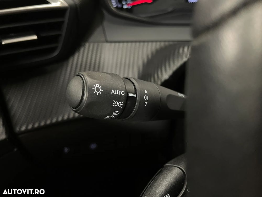 Peugeot 2008 1.2 L PureTech STT Allure - 25