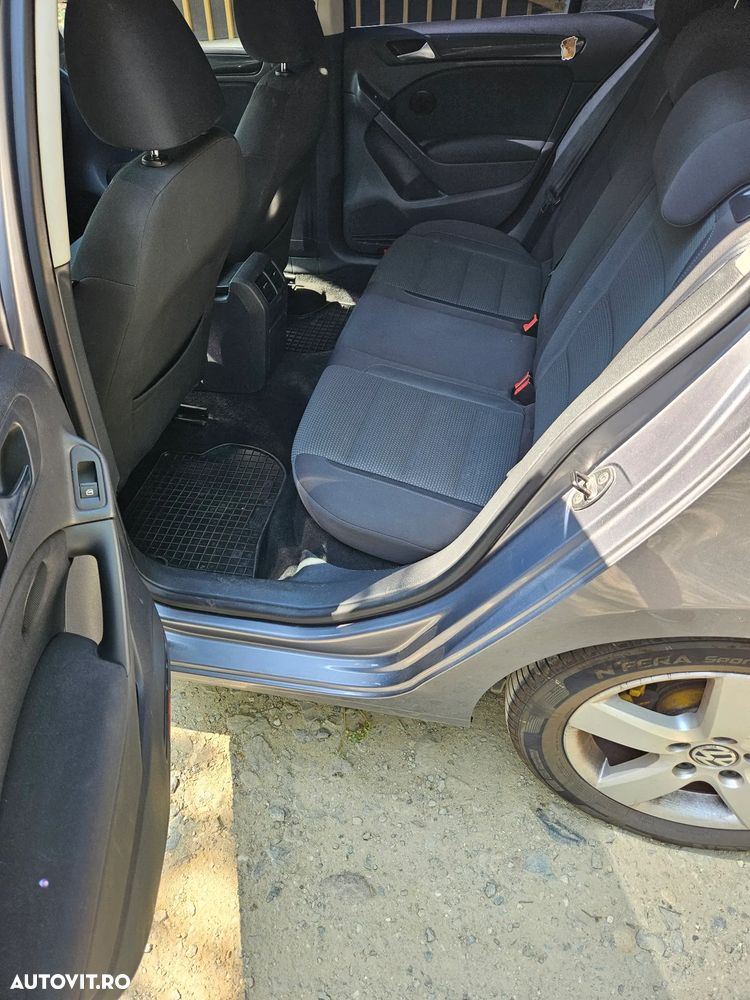 Volkswagen Golf - 6