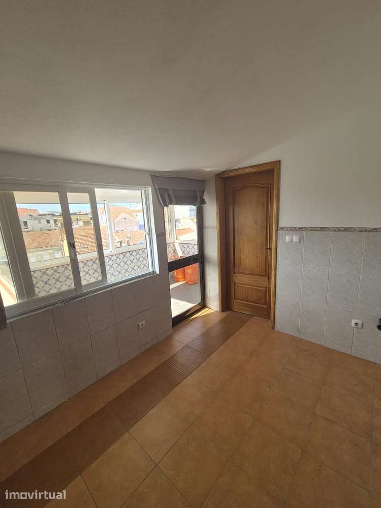 T3 no centro de Ovar com grande terraço, marquise e excelentes vistas - Grande imagem: 4/13