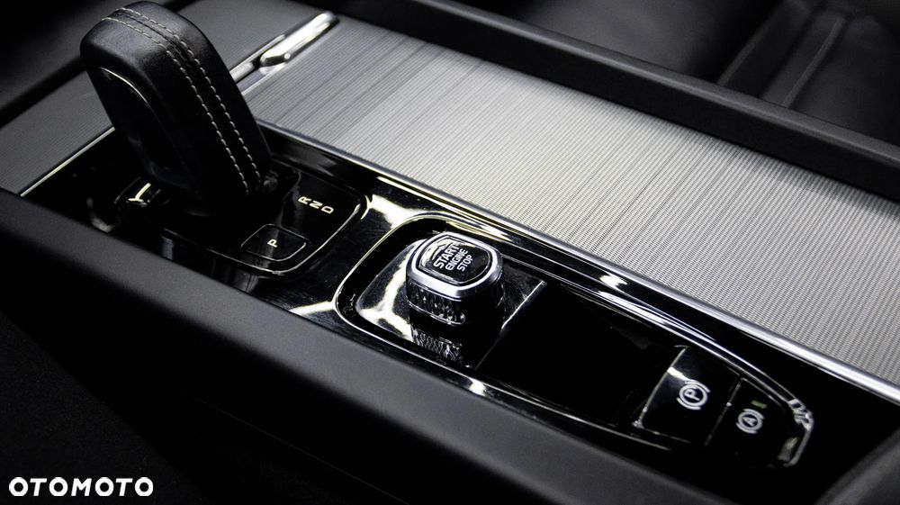 Volvo XC 60 B4 B R-Design - 23