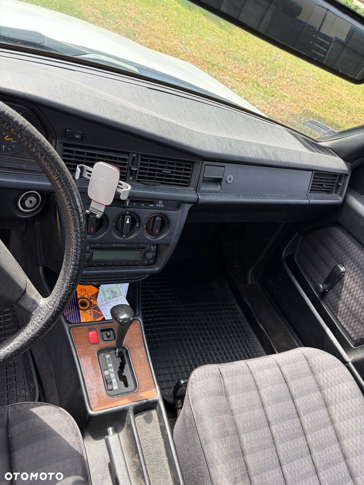 Mercedes-Benz W201 (190) - 7
