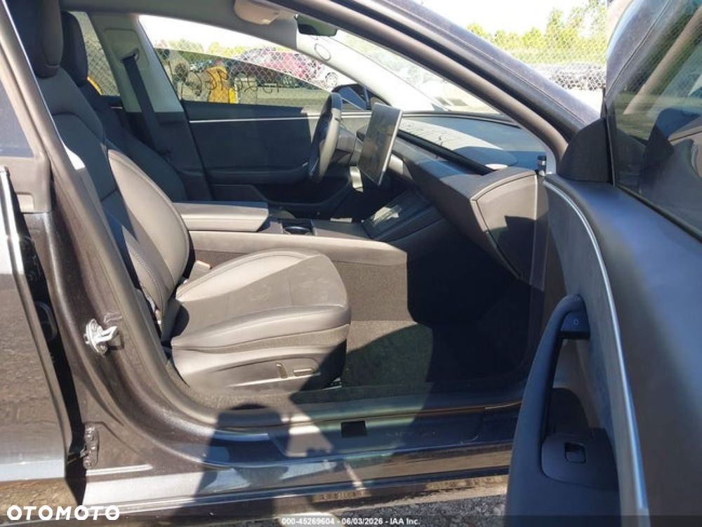 Tesla Model 3 - 9