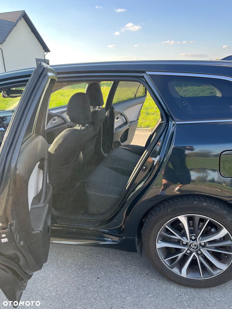 Toyota Avensis - 11