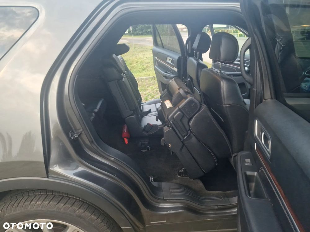 Ford Explorer - 16