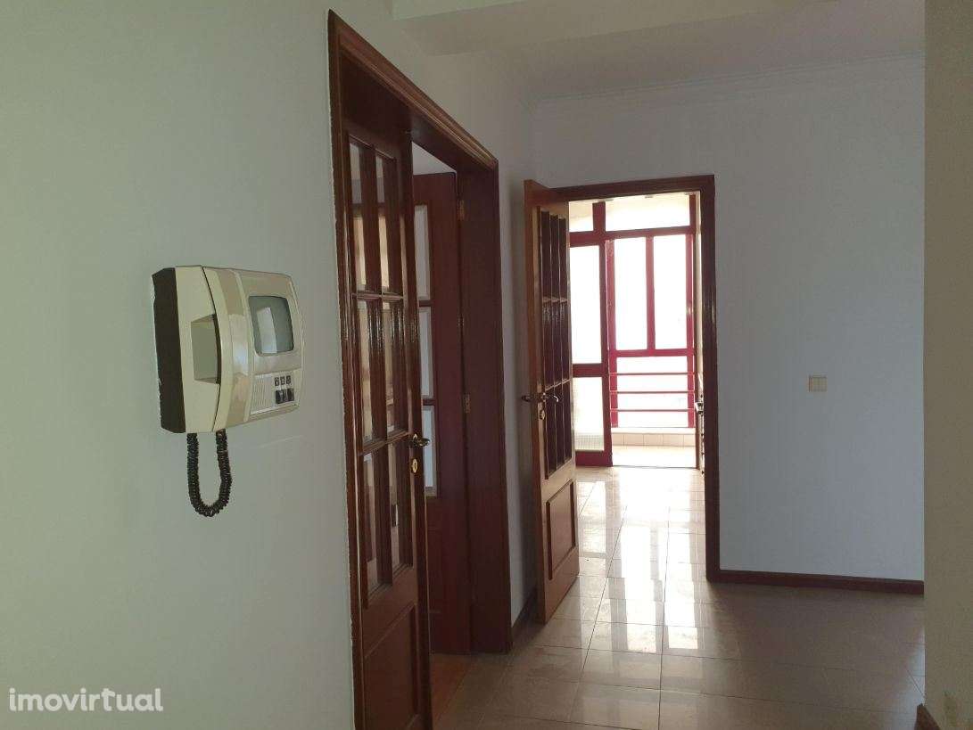 PS - Apartamento T2 em Vilar do Paraíso - Grande imagem: 3/12