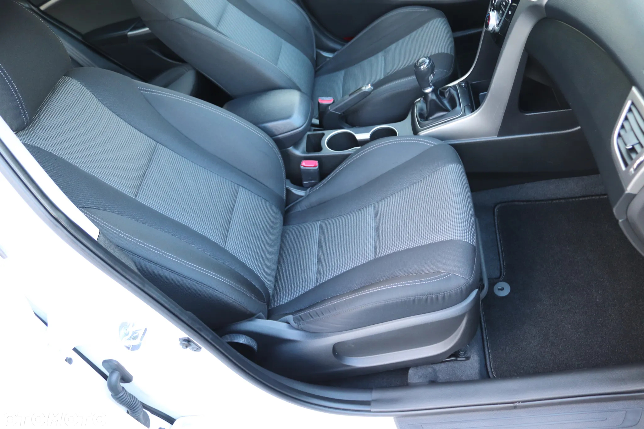 Hyundai i30 blue 1.4 Trend - 32