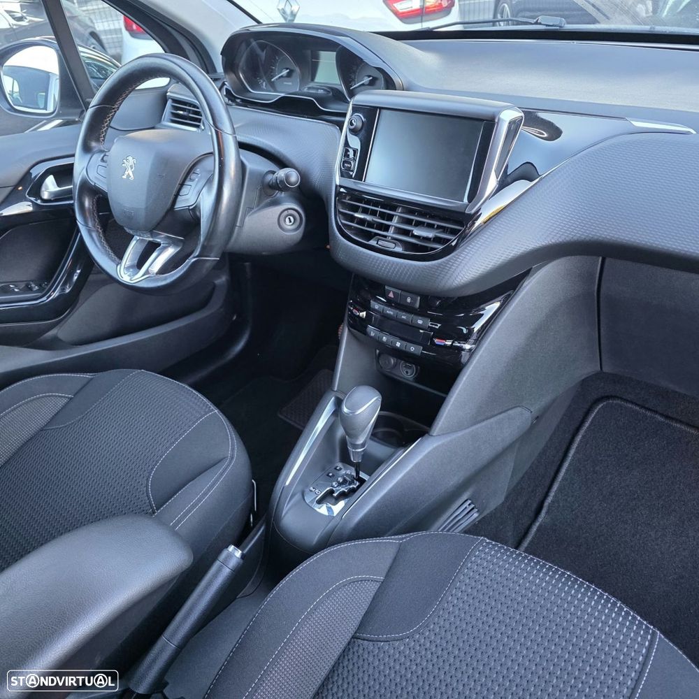 Peugeot 208 1.2 PureTech Allure EAT6 - 29