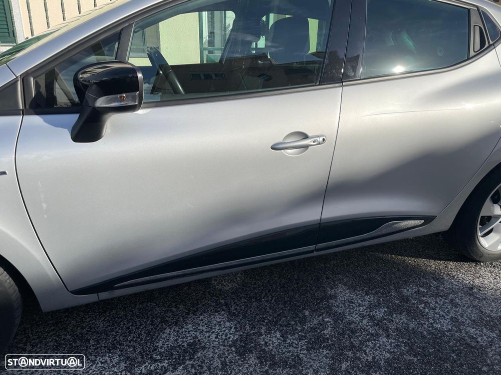 Renault Clio 1.2 16V 75 Collection - 11