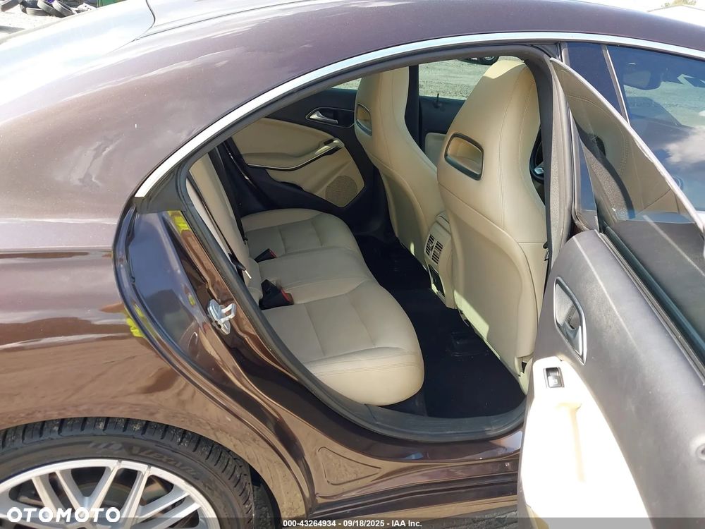 Mercedes-Benz CLA 250 4Matic 7G-DCT - 7