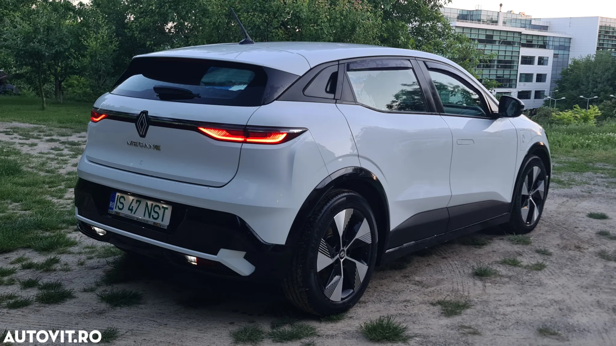 Renault Megane E-TECH EV60 super charge equilibre - 4