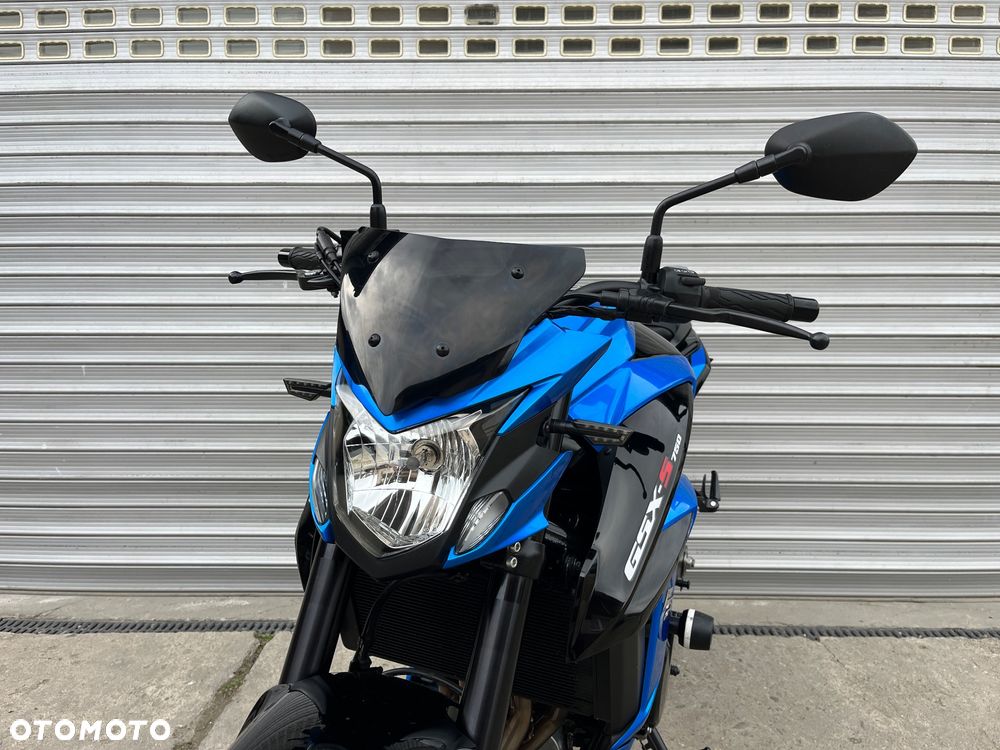 Suzuki GSX - 27