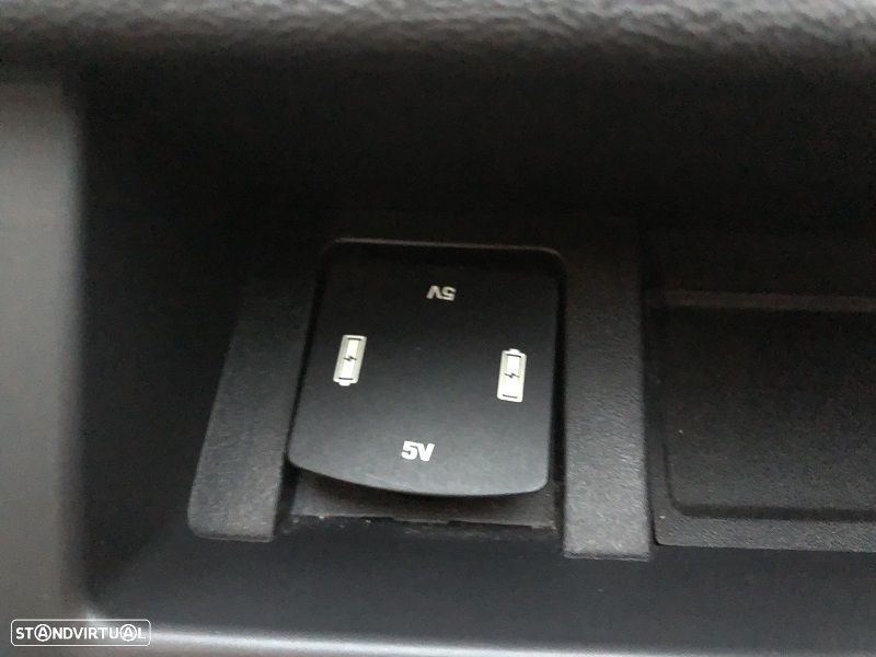 Land Rover Discovery Sport 2.0 eD4 HSE - 18