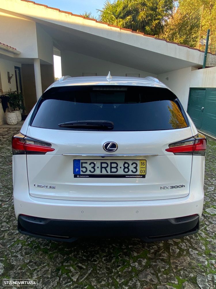 Lexus NX 300h Luxury 4WD - 5