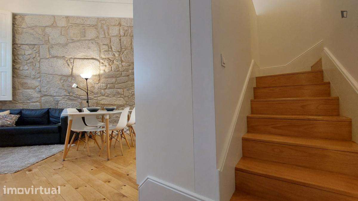 Apartamento com 2 quartos - localizado em Miragaia Porto - Grande imagem: 2/25