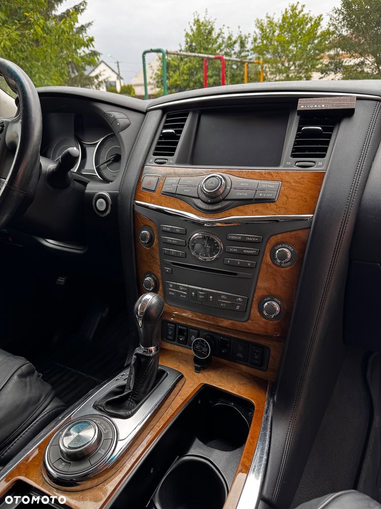 Infiniti QX80 - 21