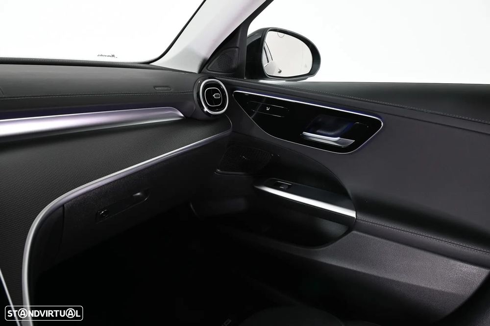 Mercedes-Benz C 300 e AMG Line - 26