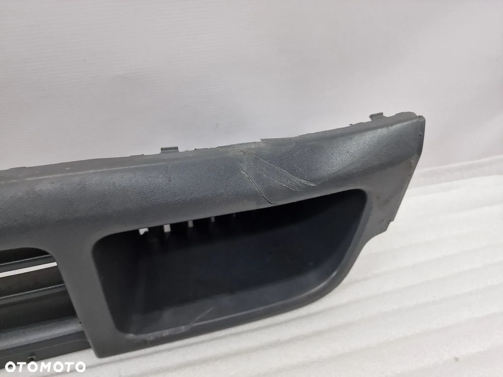 VW T5 7H0 03- KRATKA ŚRODKOWA ZDERZAKA PRZEDNIEGO PRZÓD , NR 7H0807719 , NR AUKCJI KR347 - 12