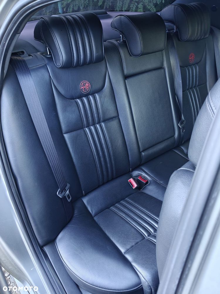 Alfa Romeo 159 1.9JTDM Q-ti - 10