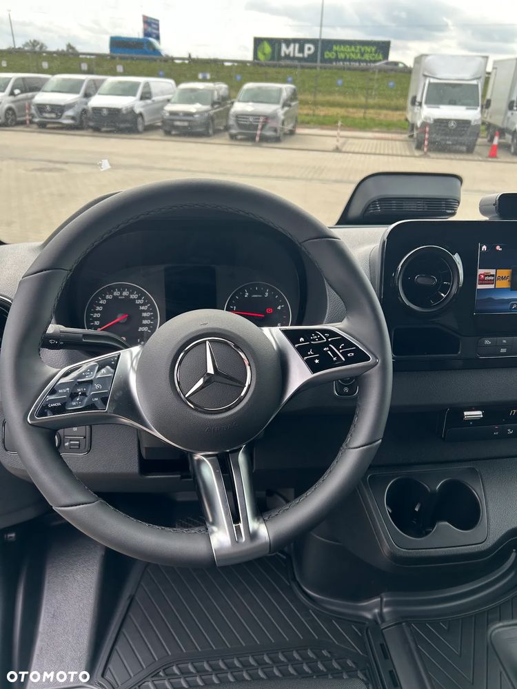 Mercedes-Benz Sprinter - 11