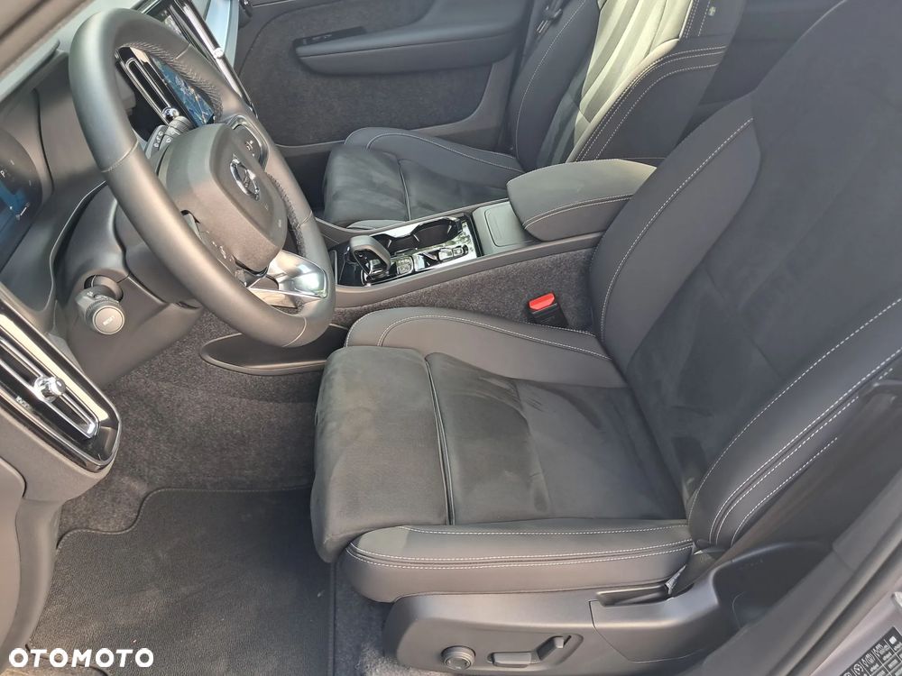 Volvo XC 40 B3 Plus Dark - 14